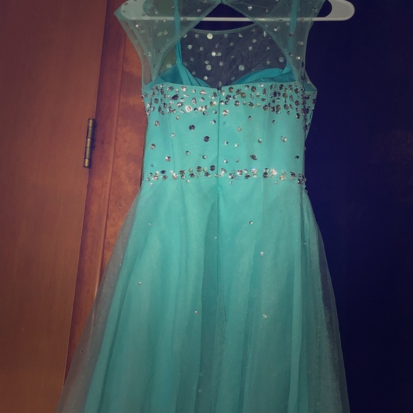 selling formal dresses